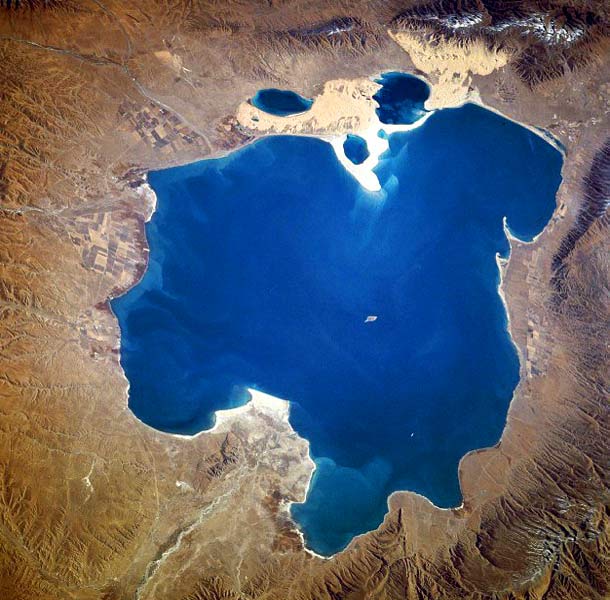 Satelitní snímek jezera Qinghai